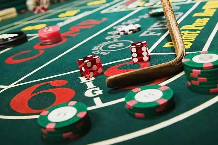 Ilustrasi kontrol privasi akun dan pengaturan dari perangkat mobile